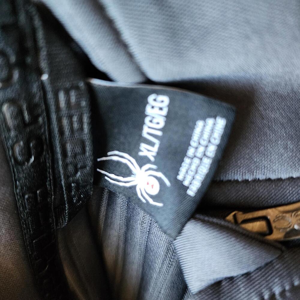 NWT Spyder Gray Vest logo little on back I thought it was a spyder logo FYI - Picture 4 of 5